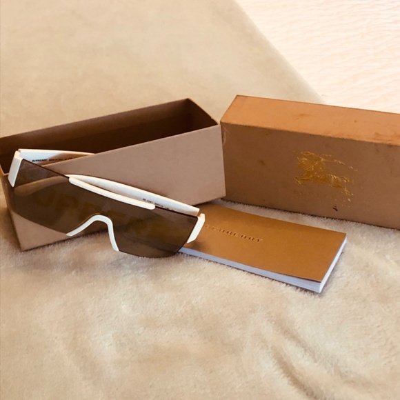 Burberry Sunglasses - Picture 4 of 6